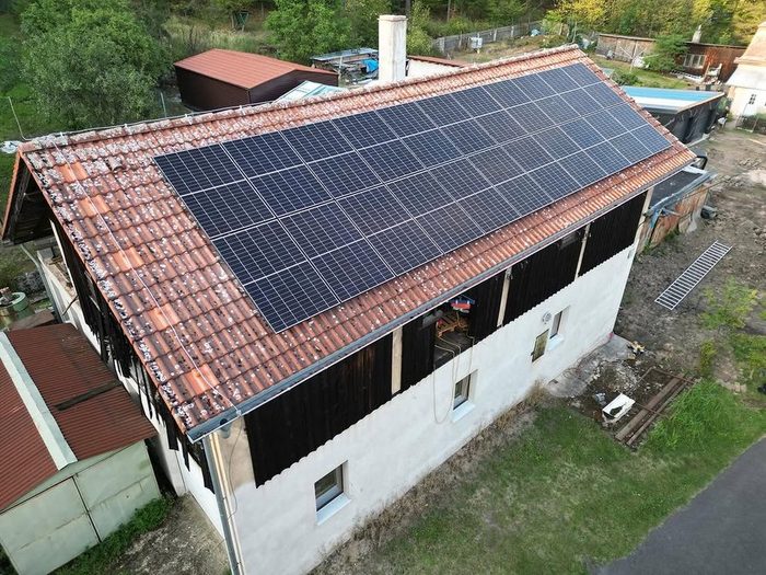 Fotovoltaika na rodinném domě v Jílovém 9,9 kWp