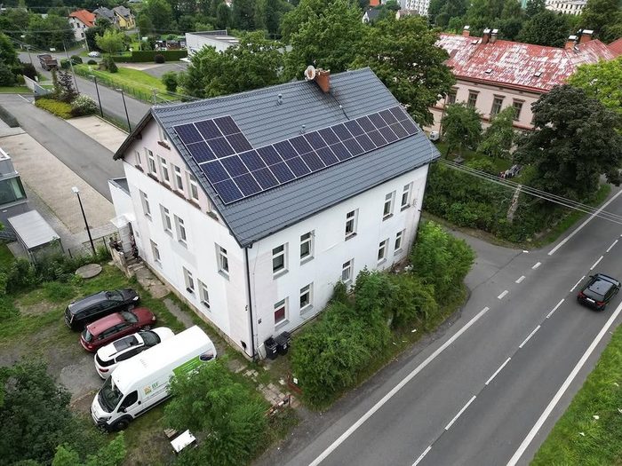 Fotovoltaika na bytovém domě 9,945 kWp s baterií
