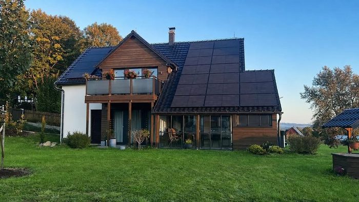 Fotovoltaika na rodinném domě v Krásné Lípě 12,15 kWp